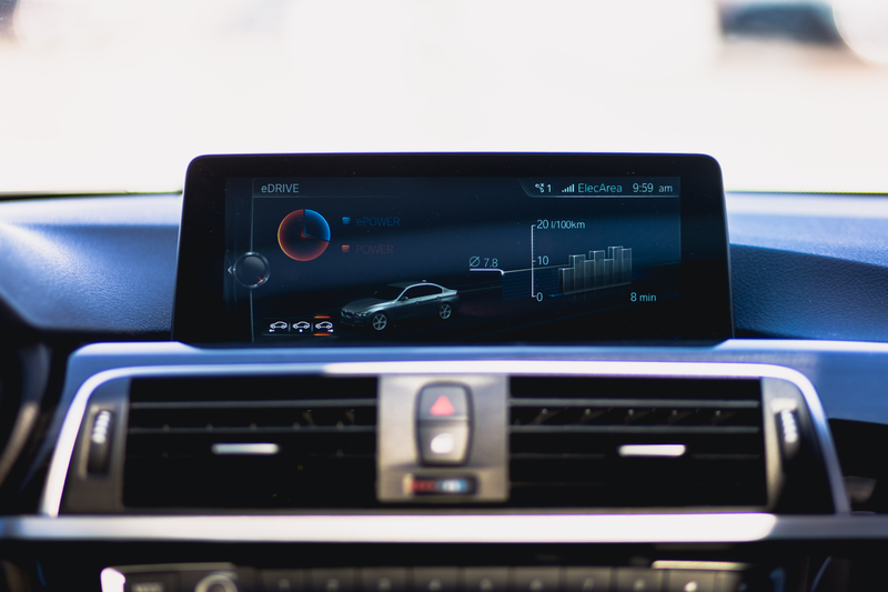 Illustration for article titled 2017 BMW 330e Plug-In Hybrid: The Jalopnik Review